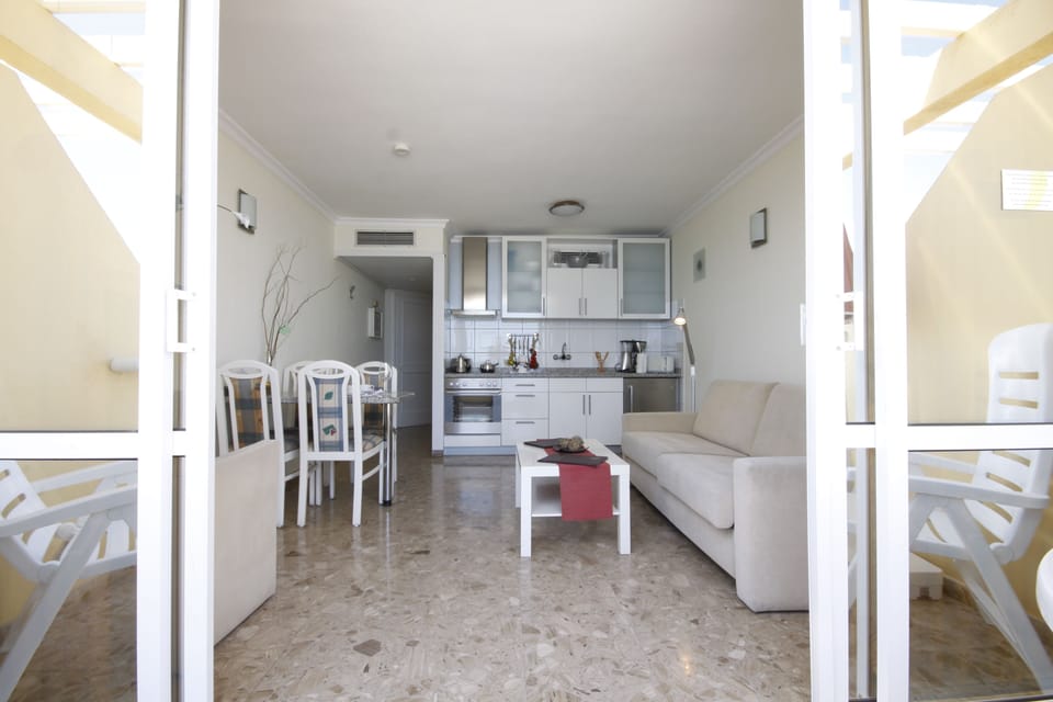 Panoramic Apartment, 1 Bedroom, Non Smoking, Beachside | Living area | Flat-screen TV