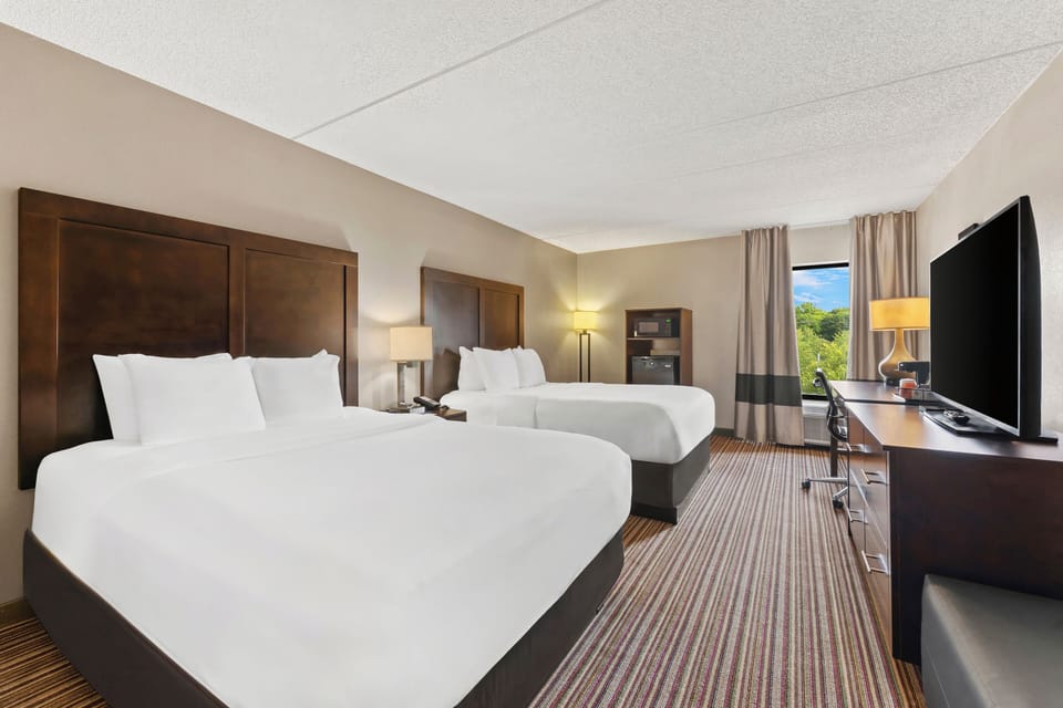 Room, 1 Queen Bed, Accessible, Non Smoking (Upgrade) | Living area | 27-inch flat-screen TV with cable channels, TV, pay movies