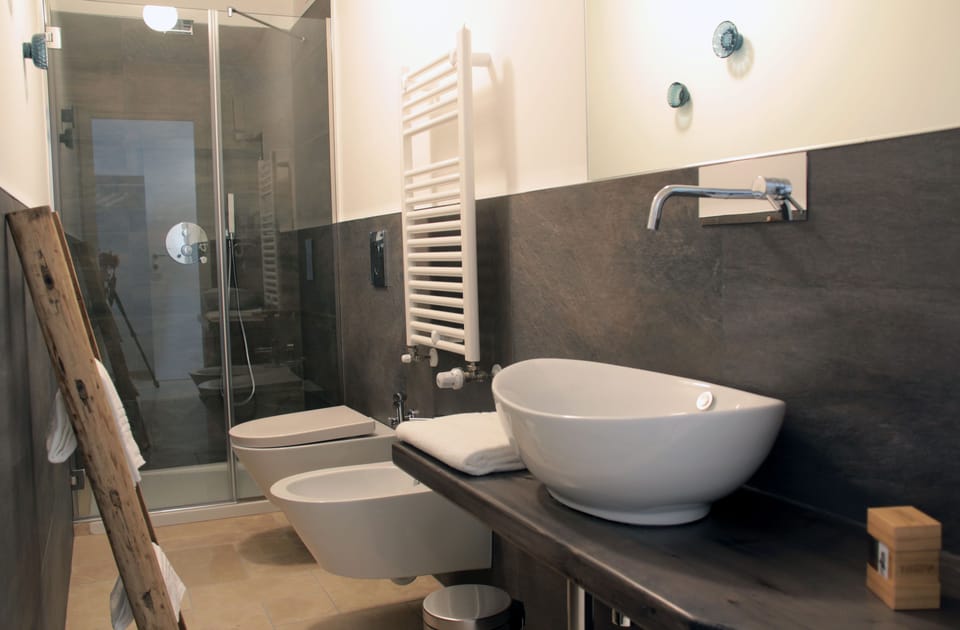 Comfort Room, Balcony | Bathroom | Shower, free toiletries, hair dryer, bidet