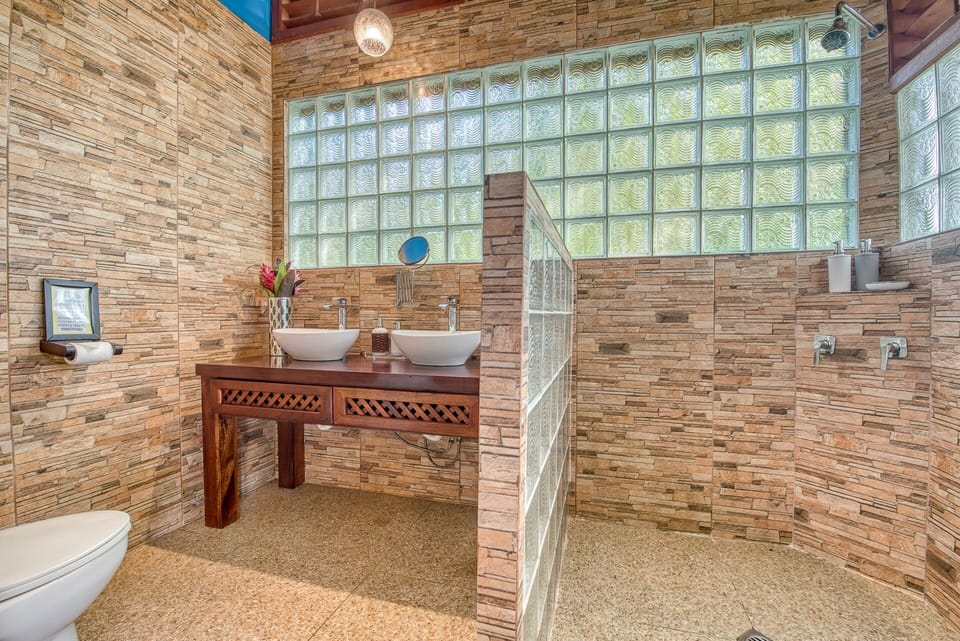 Oasis Bluff Beach Lodge in Bocas del Toro Province