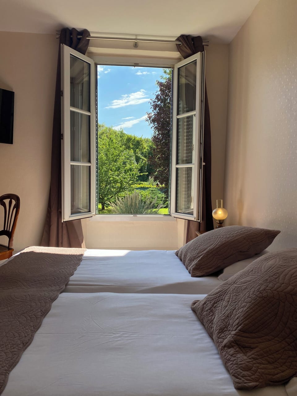 Comfort Triple Room | Premium bedding, in-room safe, desk, laptop workspace