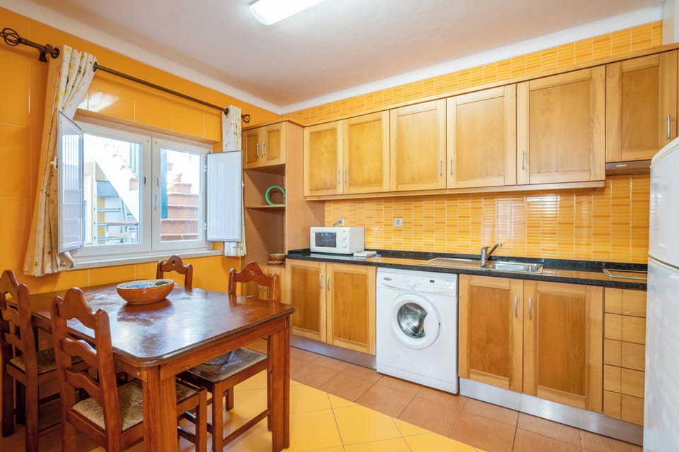 Family Studio | Private kitchen | Fridge, microwave