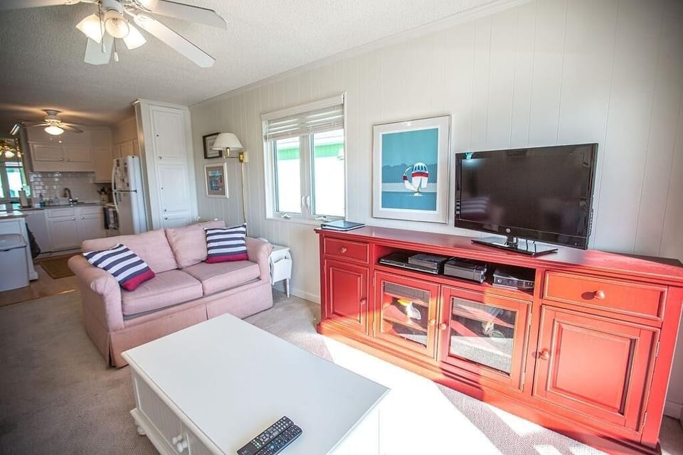 House, 2 Bedrooms | Living area | Flat-screen TV