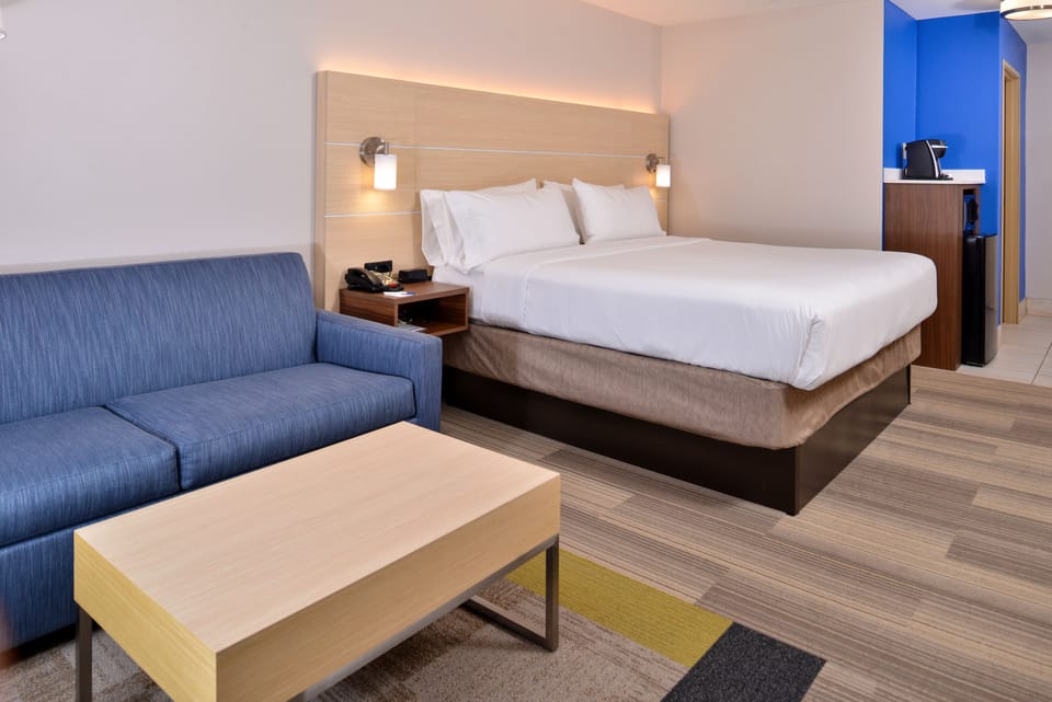 Pillowtop beds, desk, laptop workspace, blackout drapes