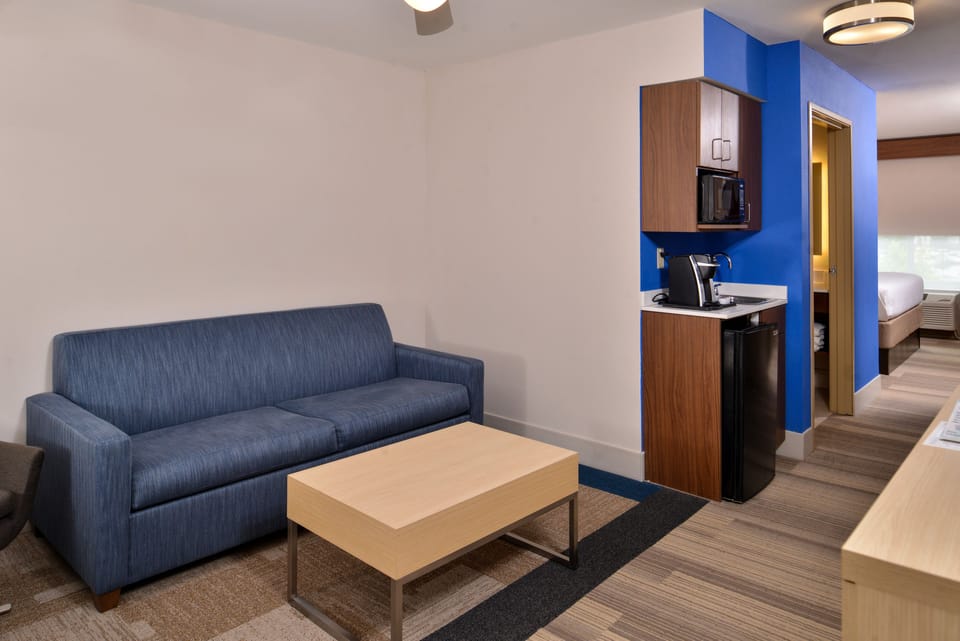 Pillowtop beds, desk, laptop workspace, blackout drapes