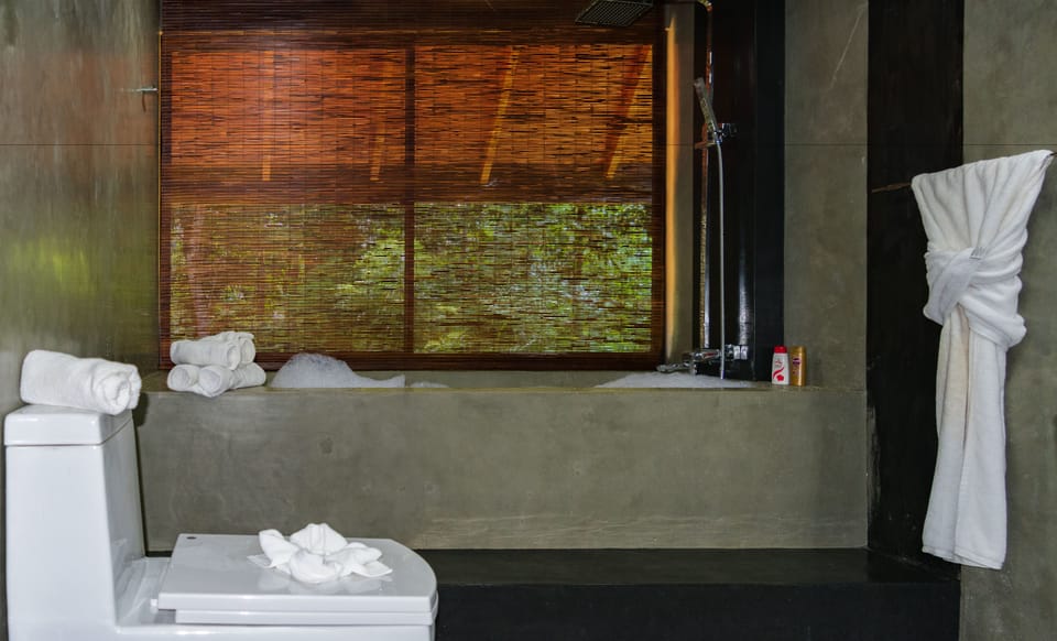Royal Cabin, 1 Bedroom, Non Smoking, River View | Bathroom | Shower, free toiletries, hair dryer, bidet
