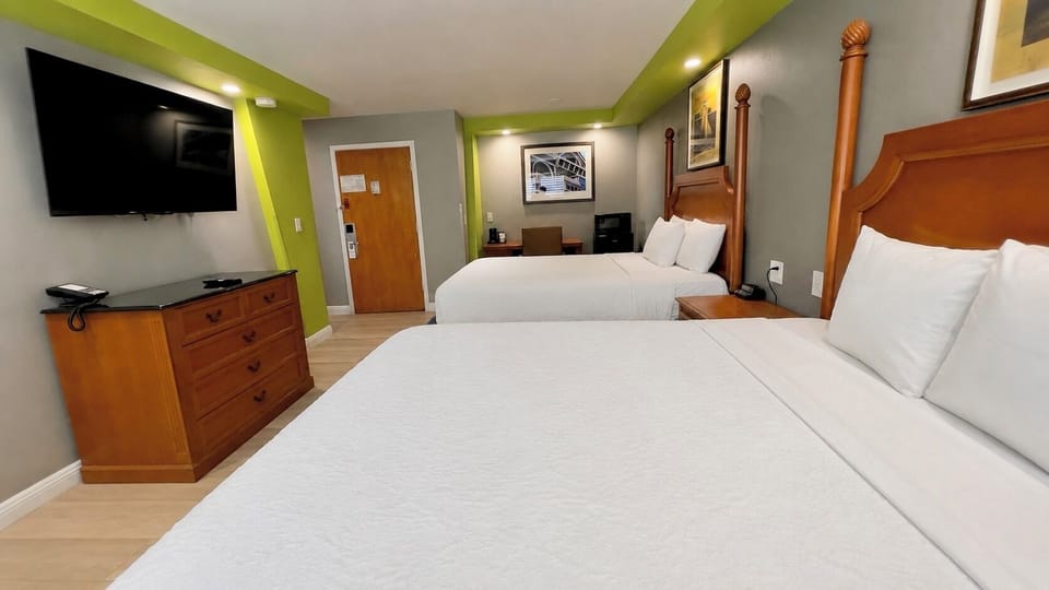 Deluxe Room, 2 Queen Beds | 1 bedroom, desk, blackout drapes, soundproofing
