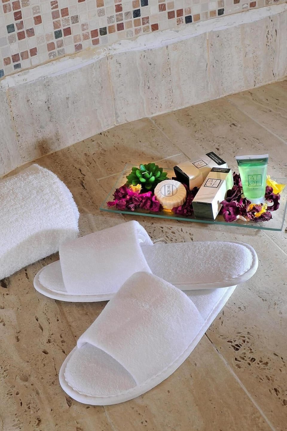 Shower, free toiletries, hair dryer, bidet