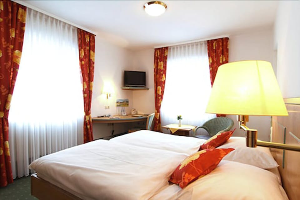 Comfort Double Room | In-room safe, desk, soundproofing, free WiFi