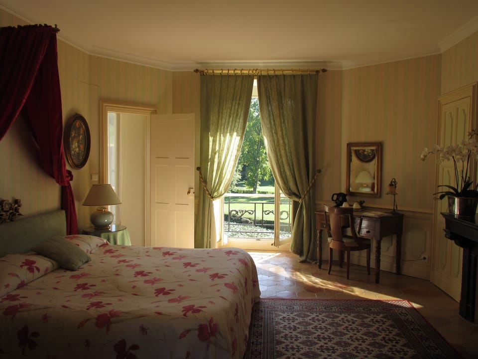 Double Room | Egyptian cotton sheets, pillowtop beds, individually decorated