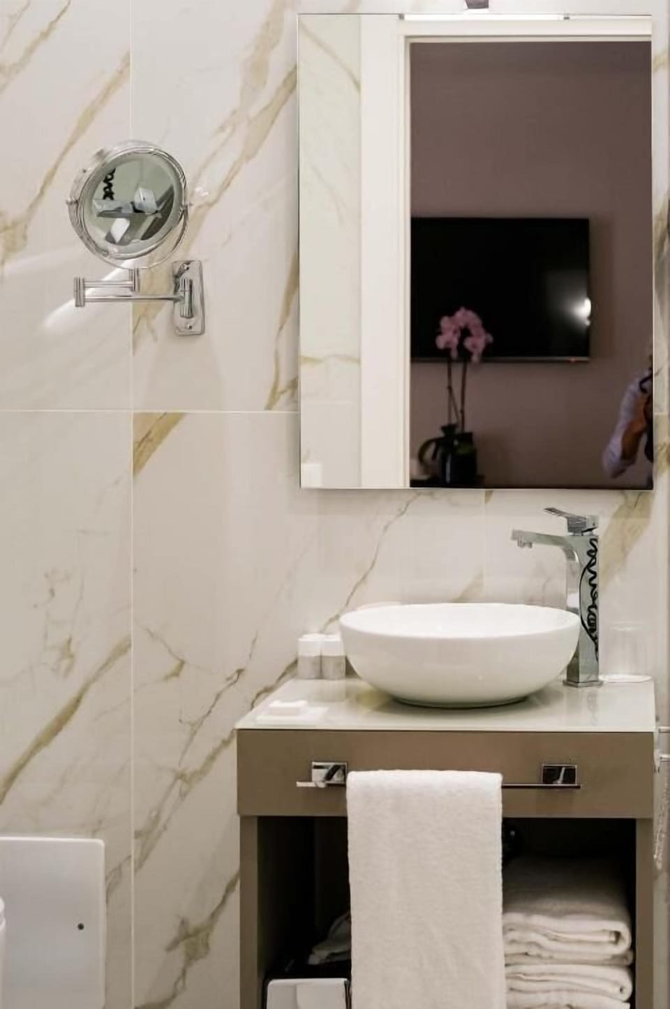 Shower, free toiletries, slippers, bidet