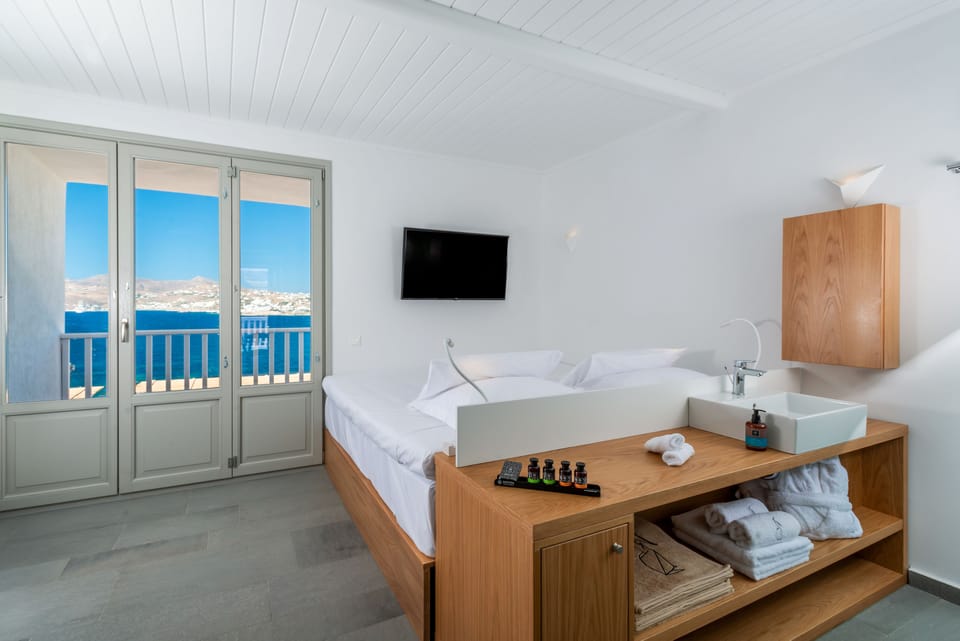 Two bedroom maisonette with semi-private Pool | In-room safe, individually decorated, laptop workspace, soundproofing