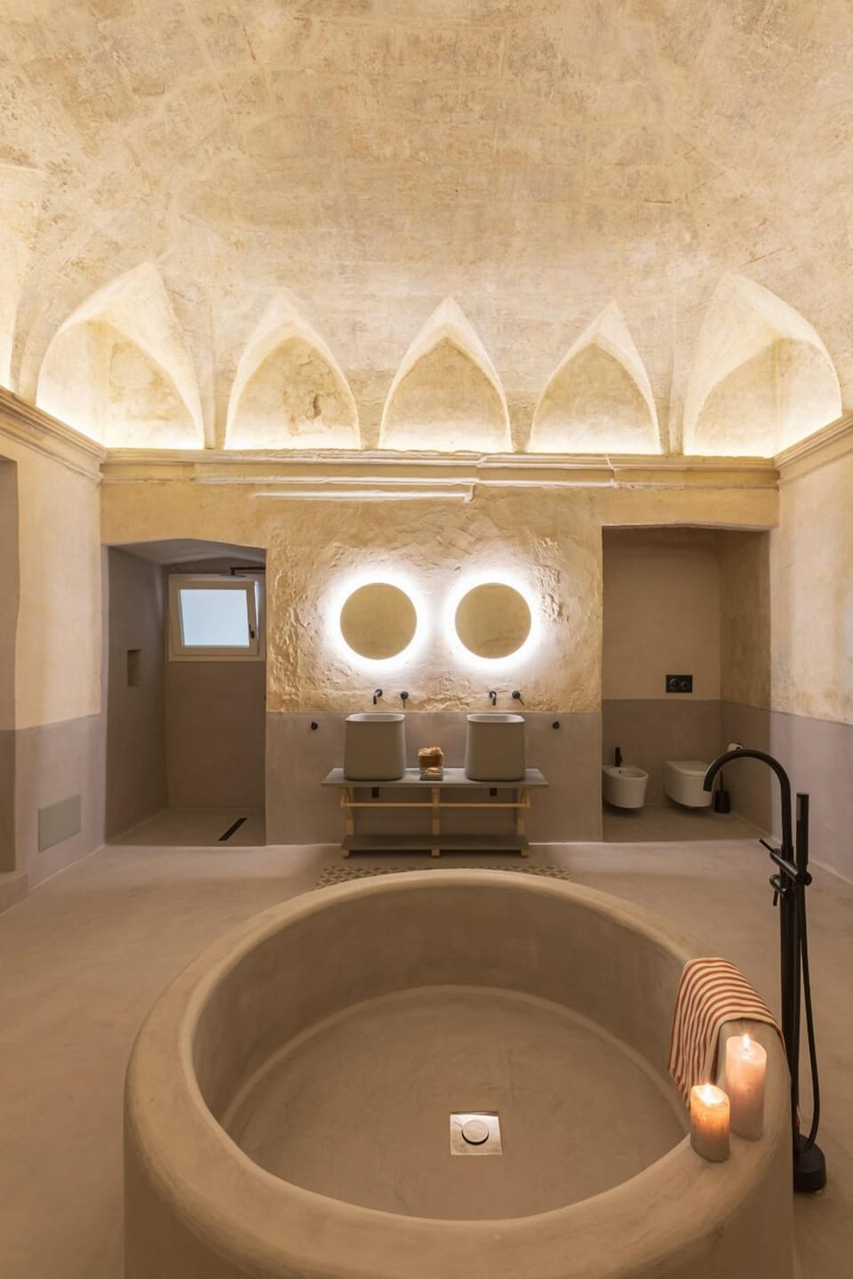 Honeymoon Suite, Pool Access, Pool View | Bathroom | Free toiletries, hair dryer, slippers, bidet
