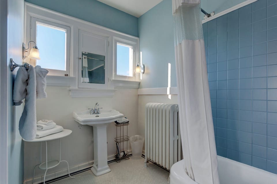 Dungeness Room-Queen | Bathroom | Bathtub, hair dryer, towels