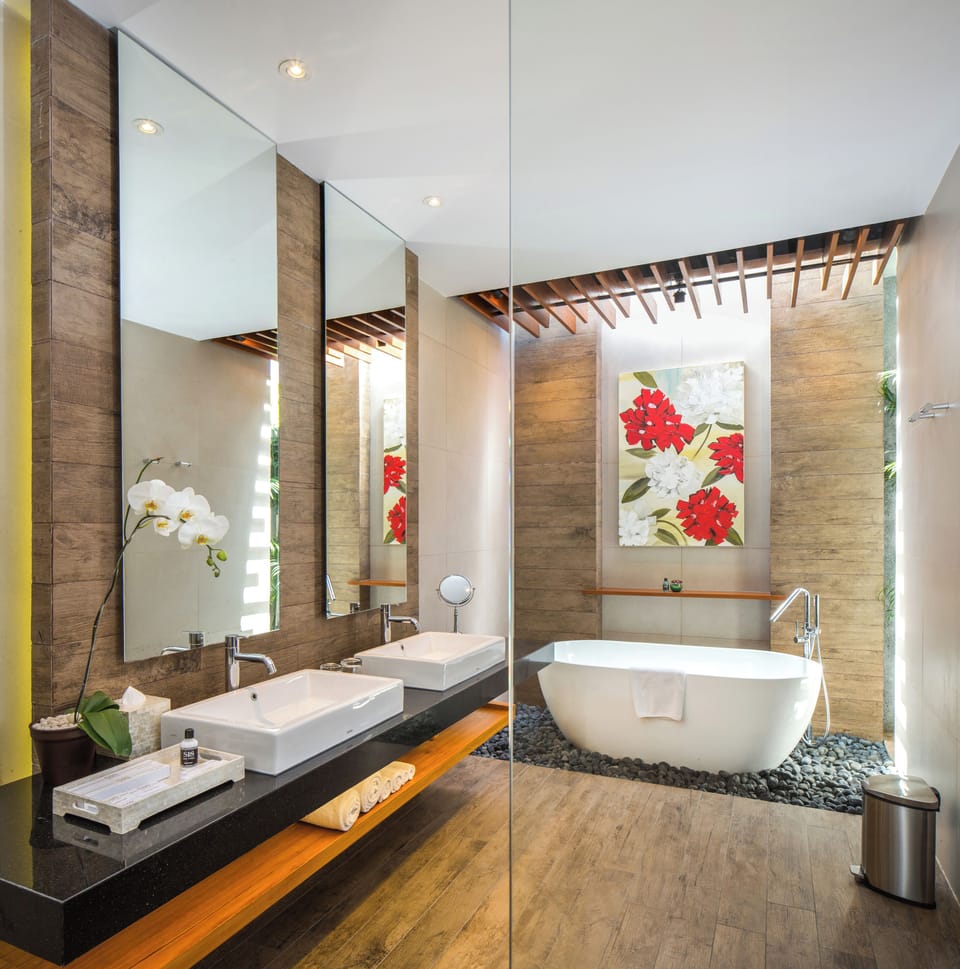 Separate tub and shower, free toiletries, hair dryer, bathrobes