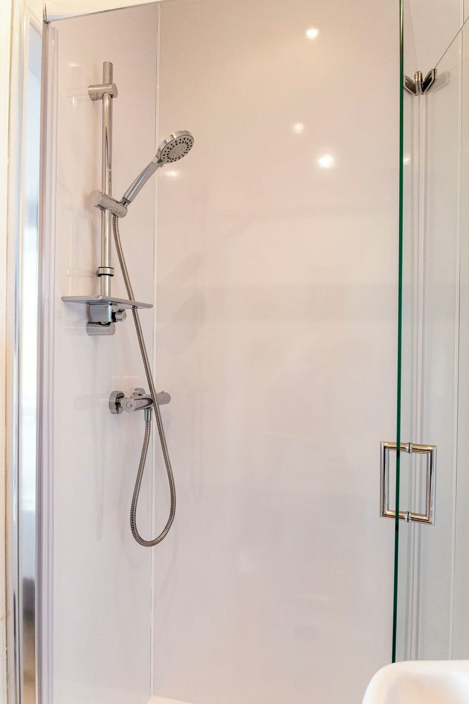 Double Room, Ensuite | Bathroom | Shower, free toiletries, hair dryer, towels