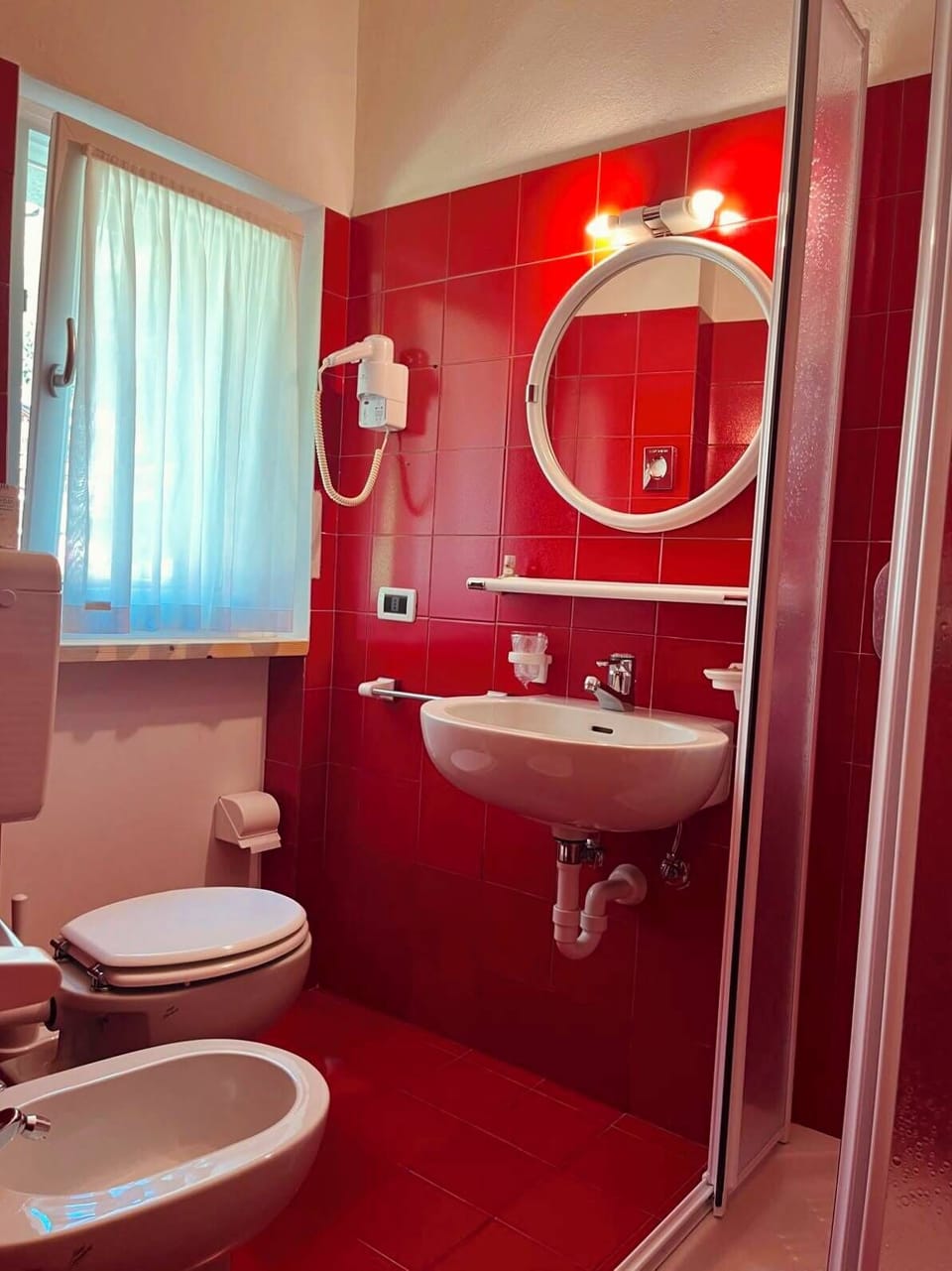 Basic Single Room | Bathroom | Deep soaking tub, rainfall showerhead, hair dryer, bidet