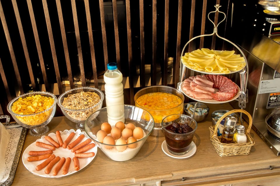 Daily buffet breakfast for a fee