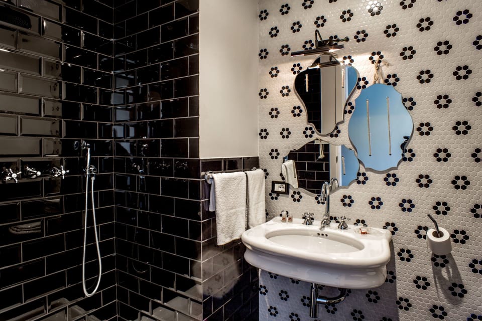 Shower, free toiletries, hair dryer, bidet
