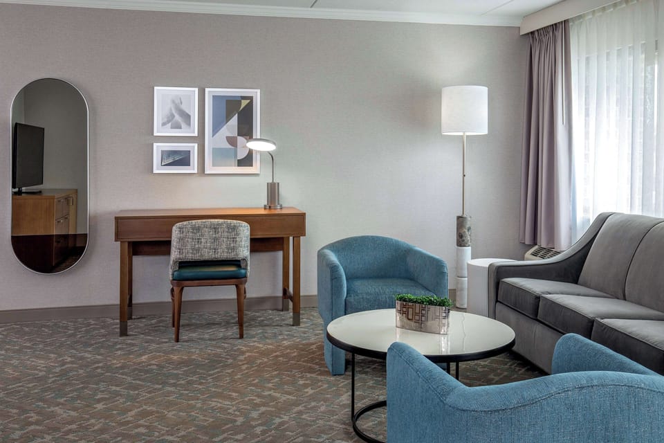 Pillowtop beds, in-room safe, desk, laptop workspace