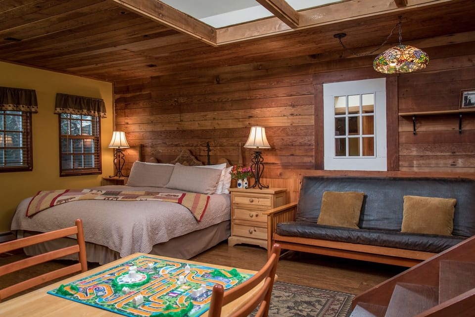 Family Cottage, pet friendly | Living room | Smart TV