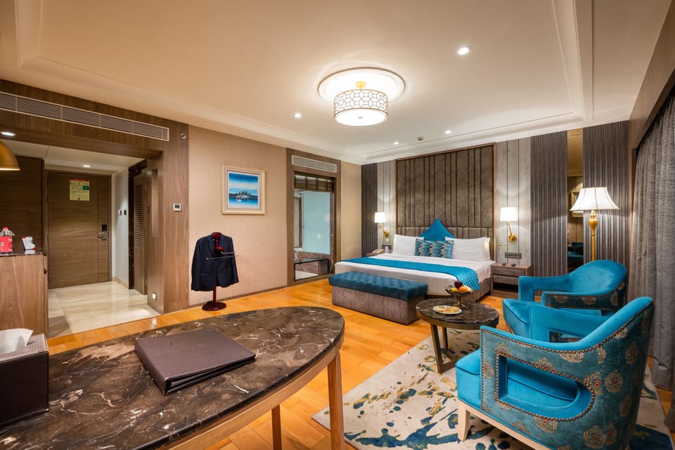 Express Suite (Spacious Room, Bath Tub) | Egyptian cotton sheets, premium bedding, down comforters
