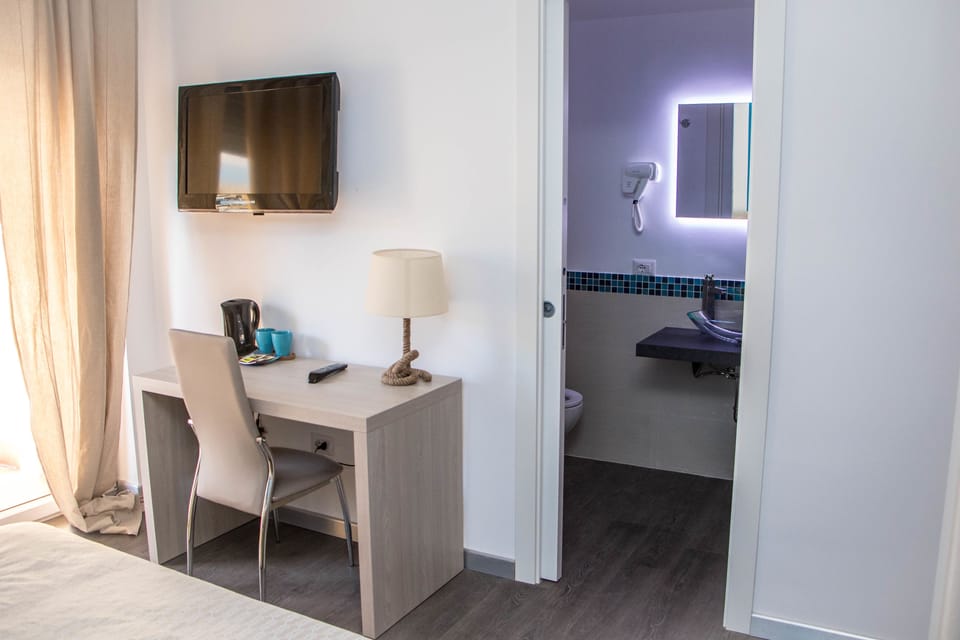 Comfort Double Room, Balcony (Capri) | Room amenity