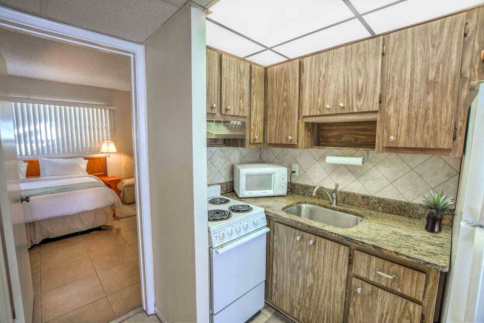 Fridge, microwave, coffee/tea maker