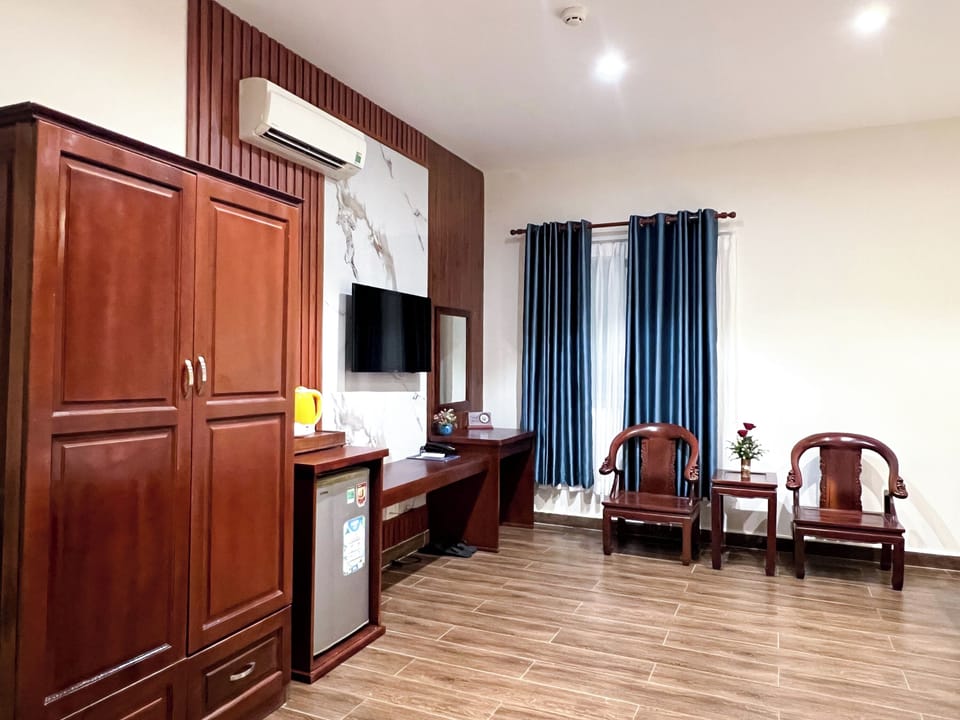 Superior Double Room | Minibar, in-room safe, desk, laptop workspace