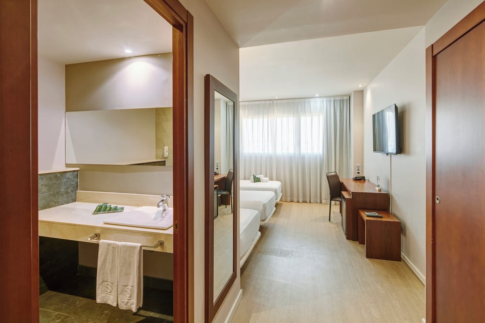 Classic Twin Room (con Cama Extra) | Minibar, in-room safe, soundproofing, free WiFi