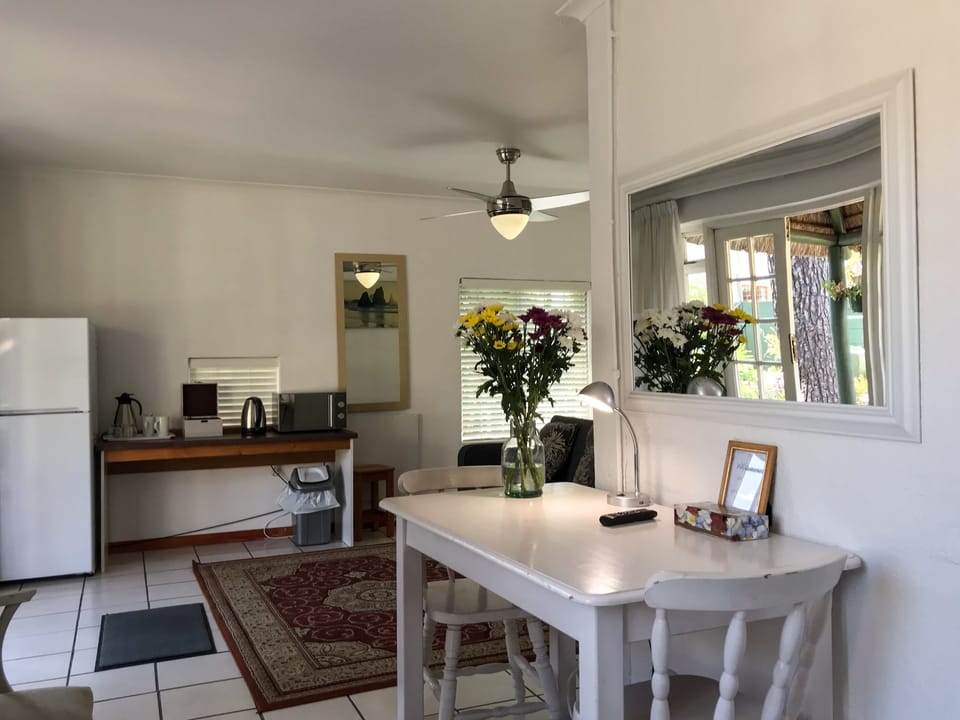 Business Triple Room, 3 Twin Beds | Coffee and/or coffee maker