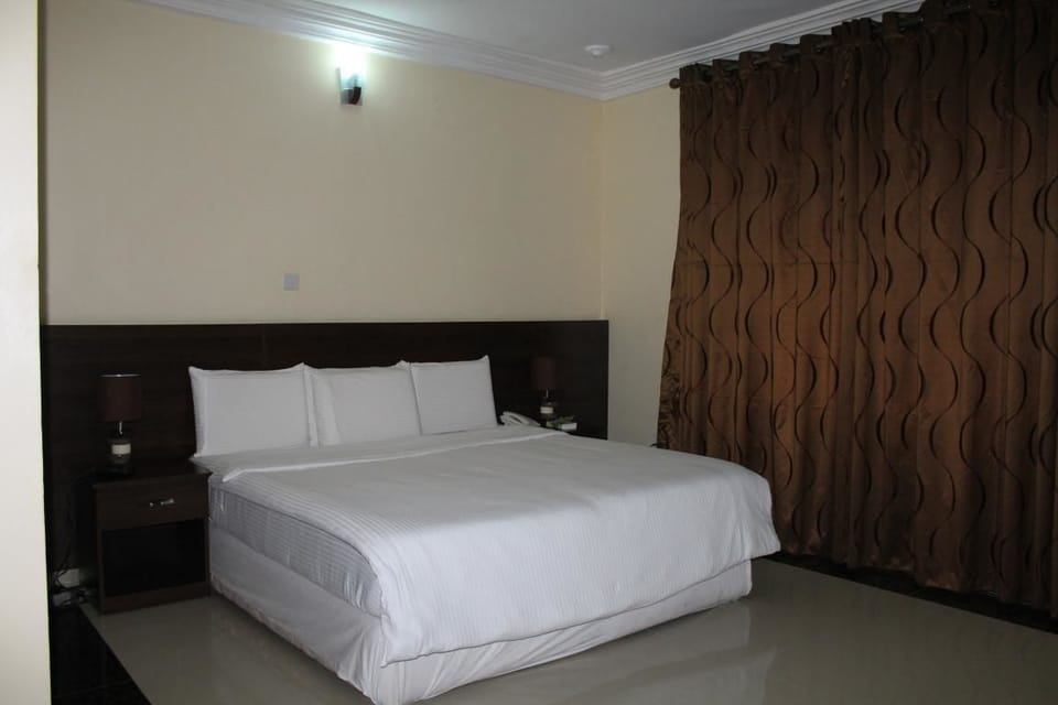Minibar, desk, laptop workspace, blackout drapes
