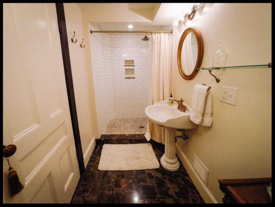Shower, free toiletries, hair dryer, towels