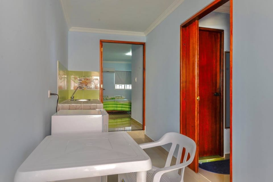 Triple Room | Private kitchen | Fridge, microwave, cookware/dishes/utensils