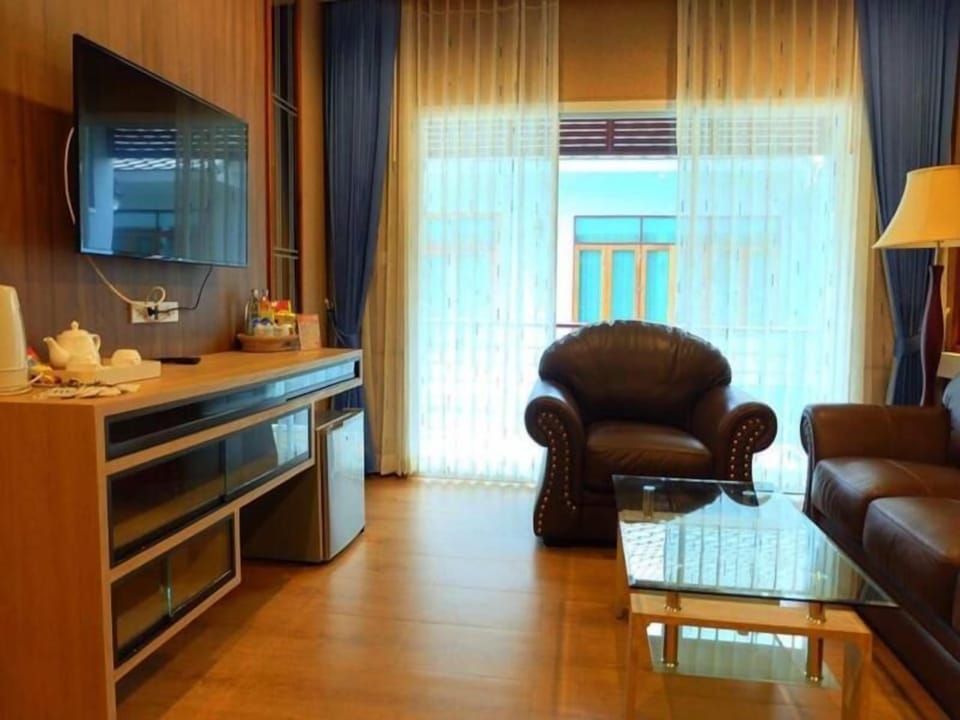 Princess Suite Double Room | Living area | Flat-screen TV