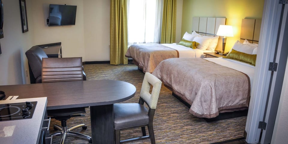 Premium bedding, in-room safe, iron/ironing board