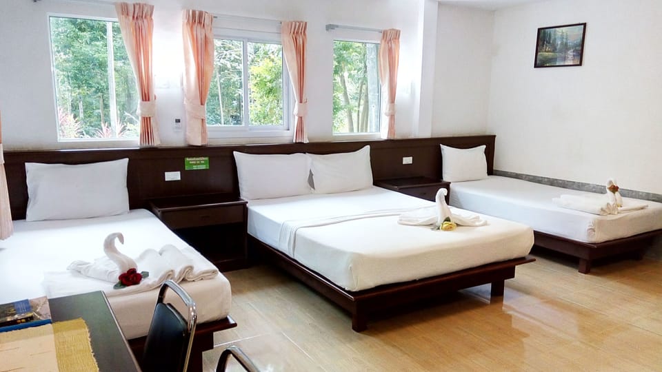 Family Room | Minibar, desk, WiFi (free)