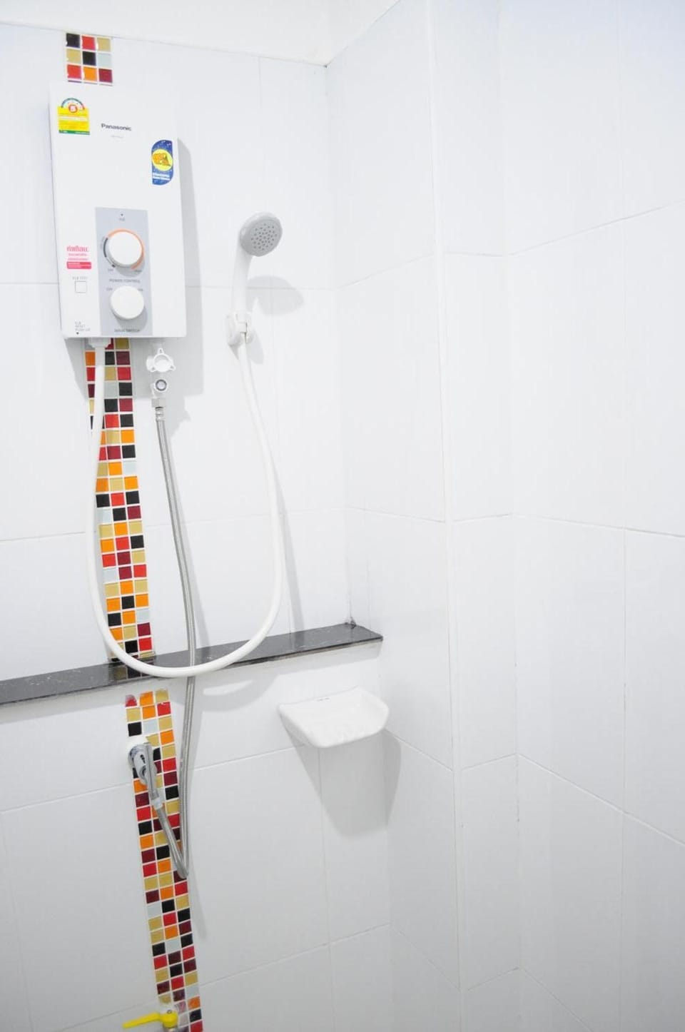 Shower, free toiletries, towels