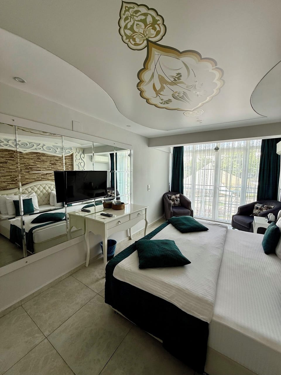 Premium bedding, in-room safe, desk, soundproofing