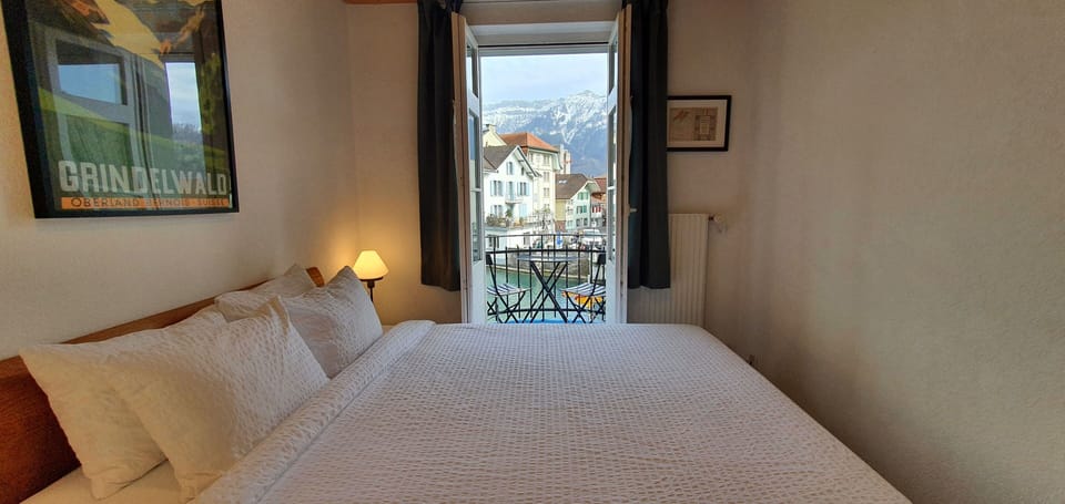 Hypo-allergenic bedding, free WiFi, bed sheets