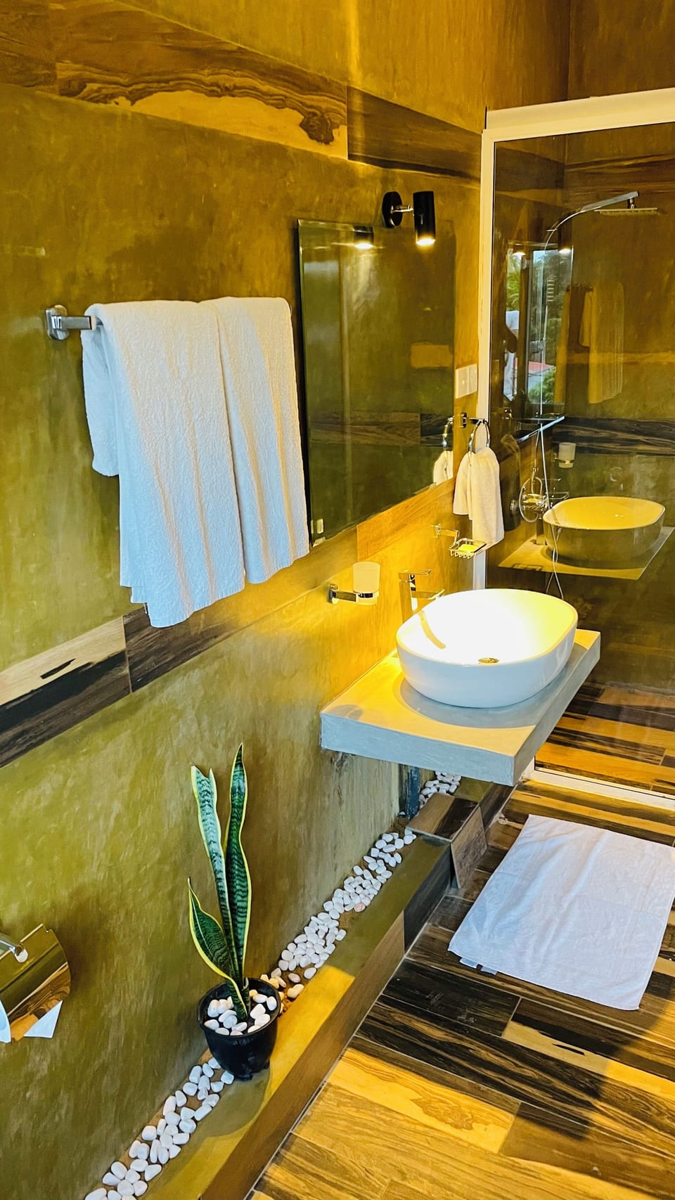 8 Plus Motels Hotel in Negombo