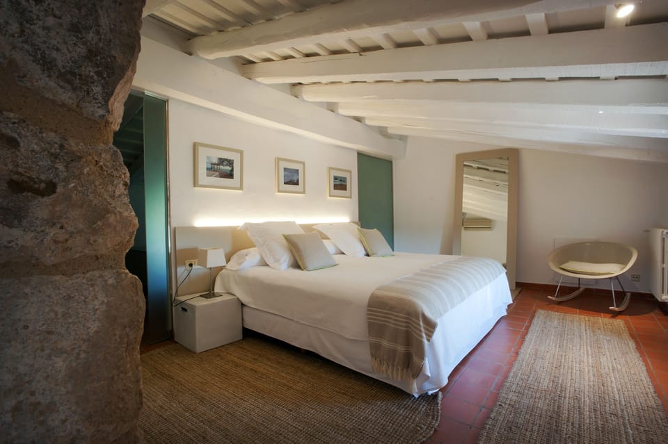 Suite | In-room safe, individually decorated, individually furnished, free WiFi