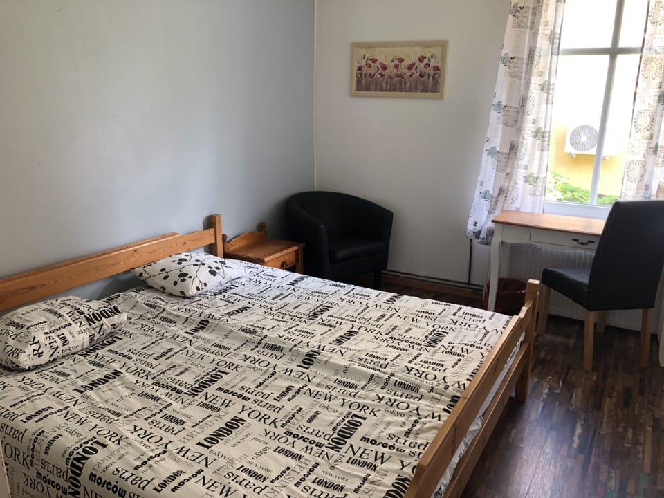 Free WiFi, bed sheets