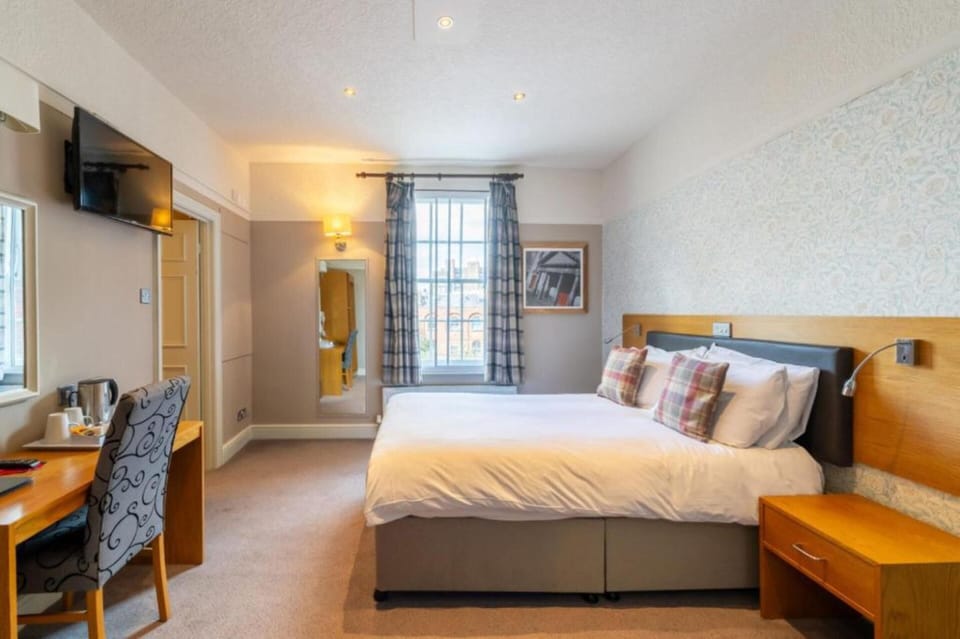 Standard Double Room, 1 Double Bed | Iron/ironing board, bed sheets