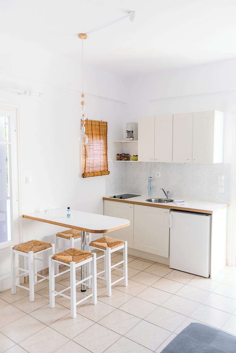 Basic Bungalow | Private kitchenette | Espresso maker, electric kettle