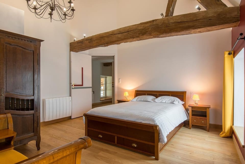 Double Room (Sérénade) | Premium bedding, memory foam beds, desk, soundproofing