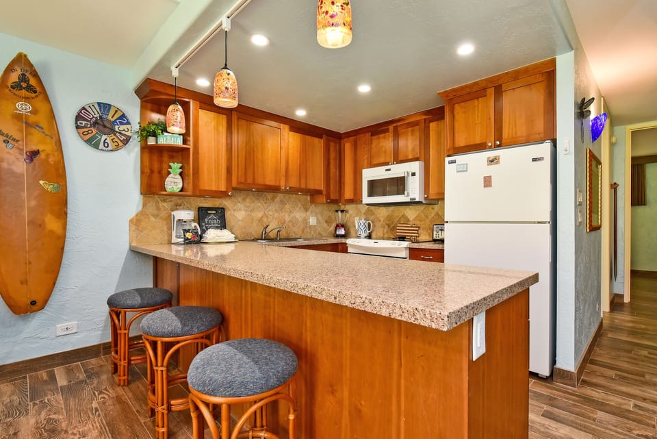 Condo, 2 Bedrooms | Private kitchen | Fridge, microwave, oven, coffee/tea maker