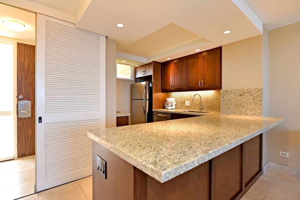 Condo, 1 Bedroom | Private kitchen | Fridge, microwave, oven, coffee/tea maker