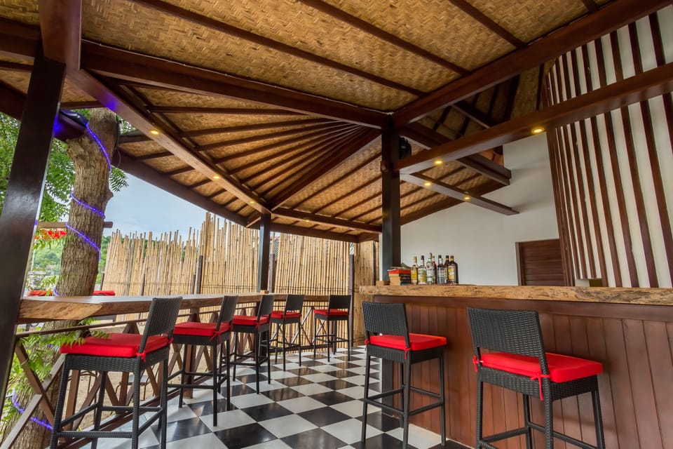 Poolside bar