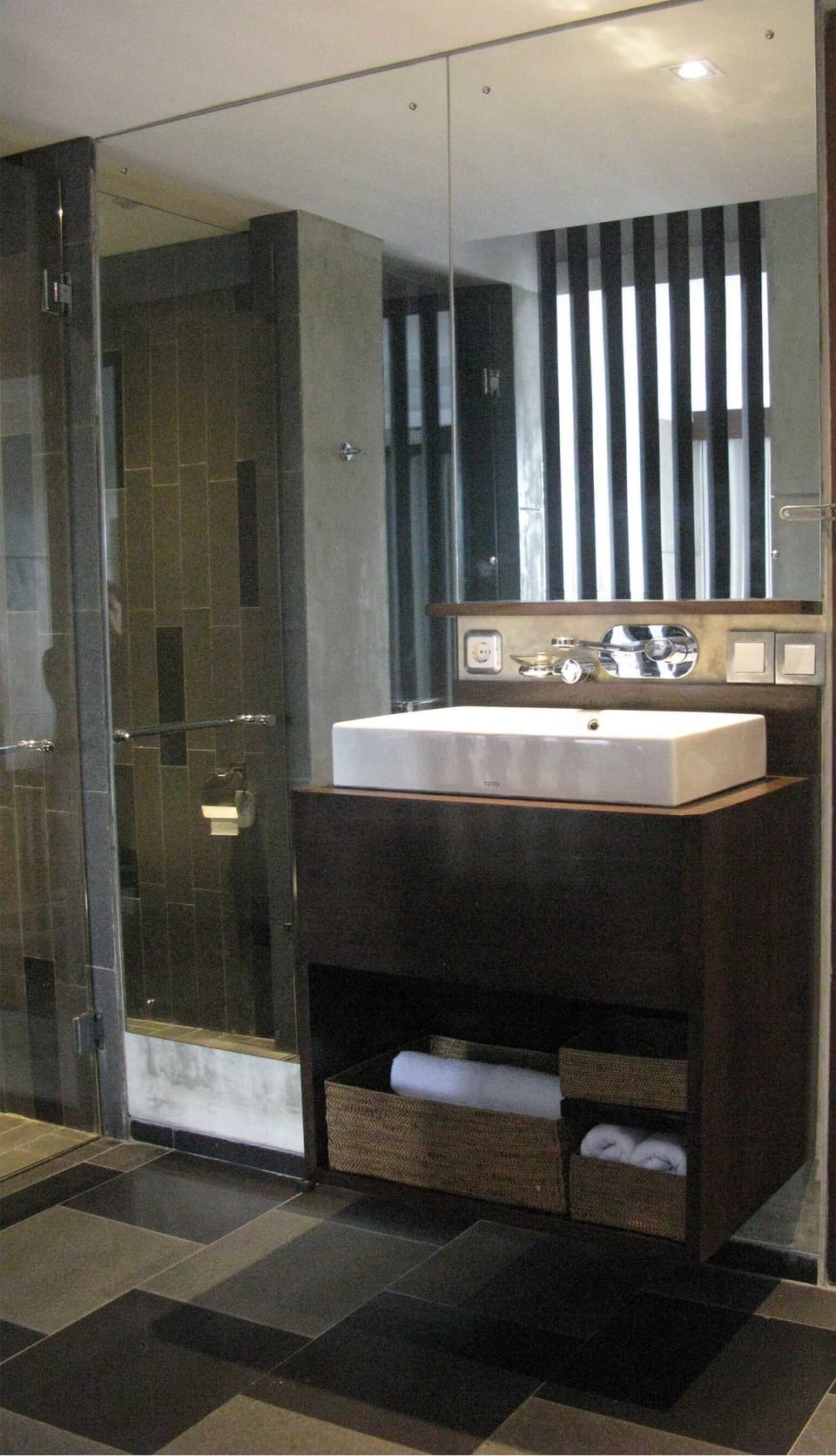 Deluxe Room | Bathroom sink